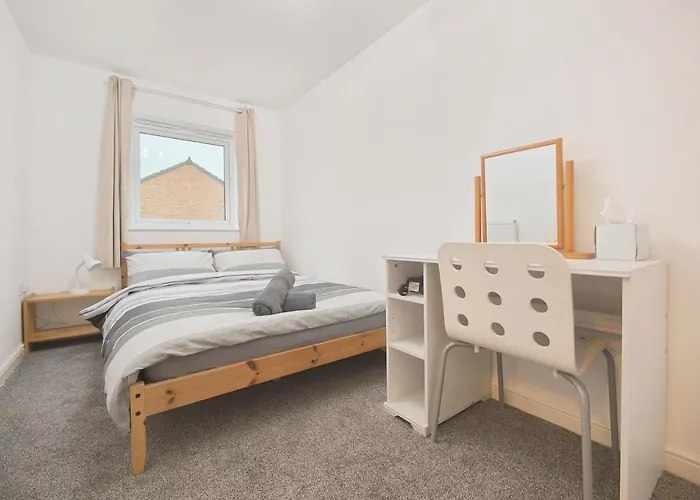 The Metcombe - Holiday Home With Free Parking - 10 Minutes Walk To Coop Live Arena & Etihad Stadium Manchester